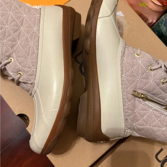 Women’s Boots - Picture 3 of 6